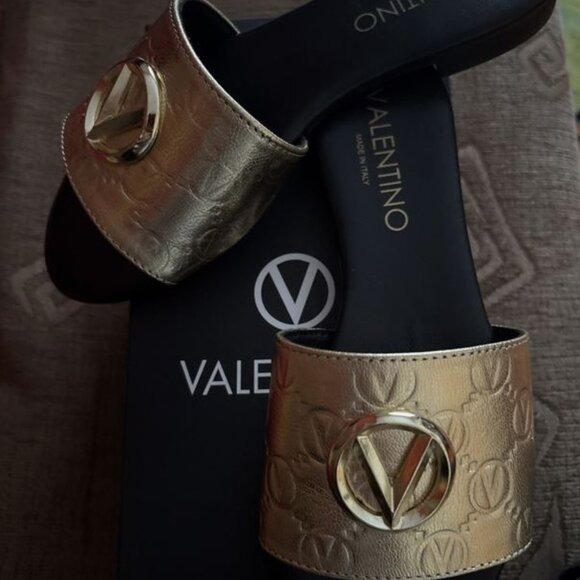 Brand New Valentino sz 6 Carrie Slide Sandals In Gold - Picture 3 of 5